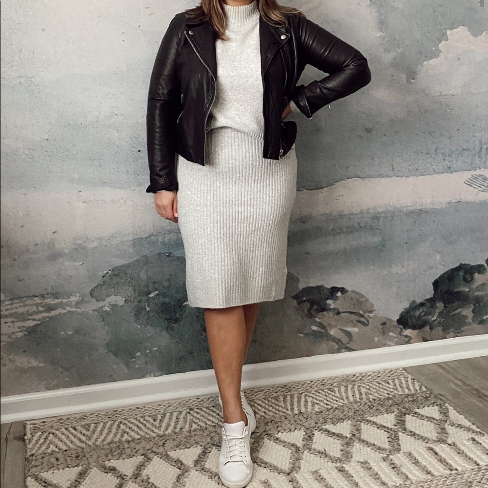 Gray knit pencil skirt